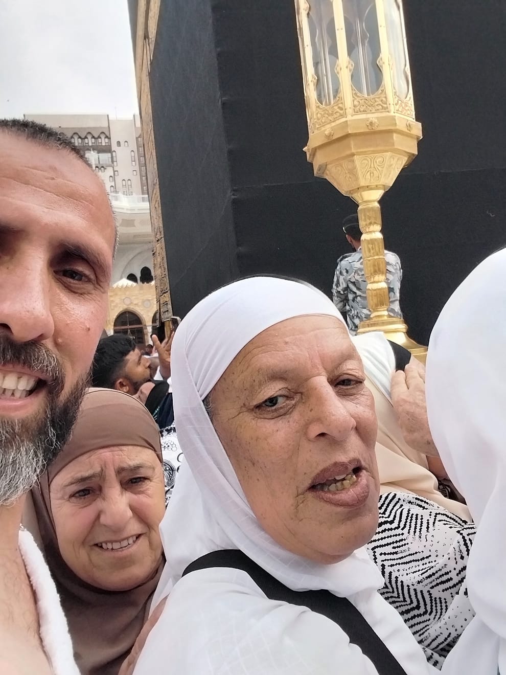 المعتمرون